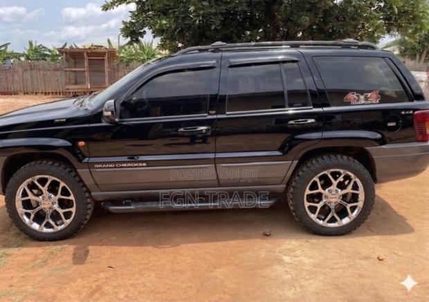 Jeep Grand Cherokee Laredo 4.0 4x4 2000 Black