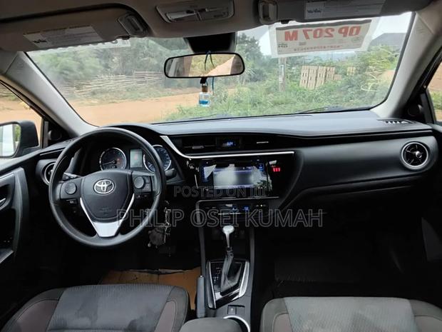 Toyota Corolla LE Eco (1.8L 4cyl 2A) 2018 Black