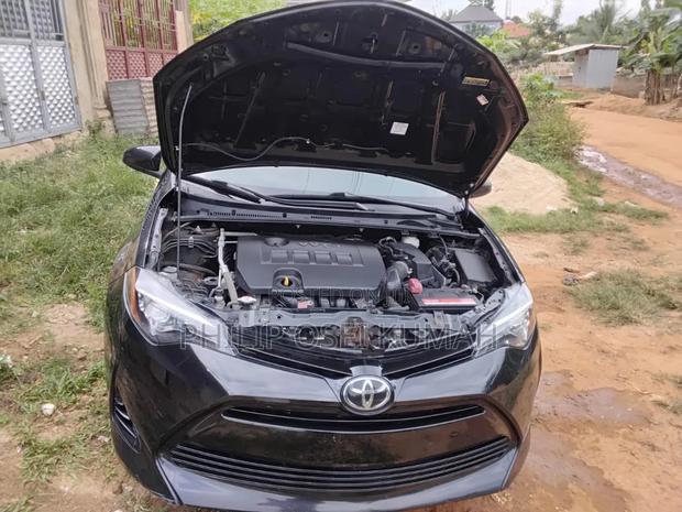 Toyota Corolla LE Eco (1.8L 4cyl 2A) 2018 Black