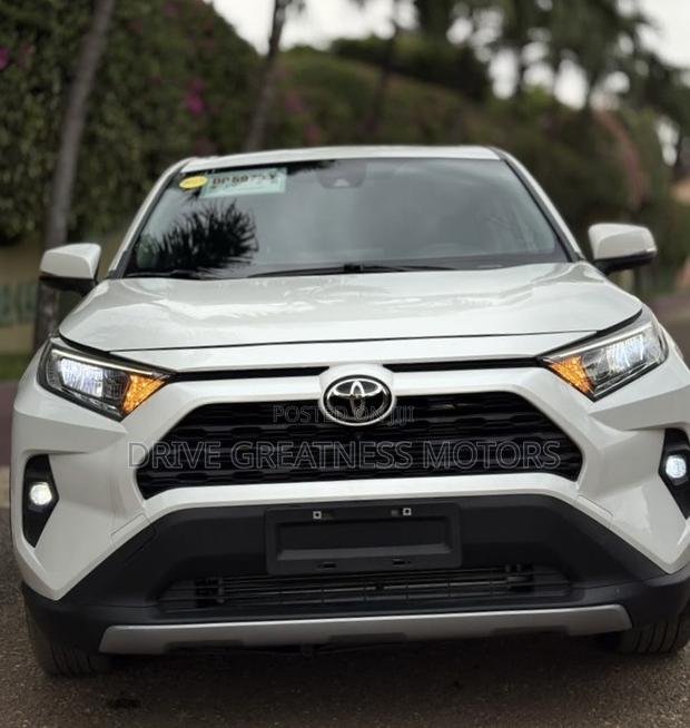 Toyota RAV4 XLE AWD 2023 White