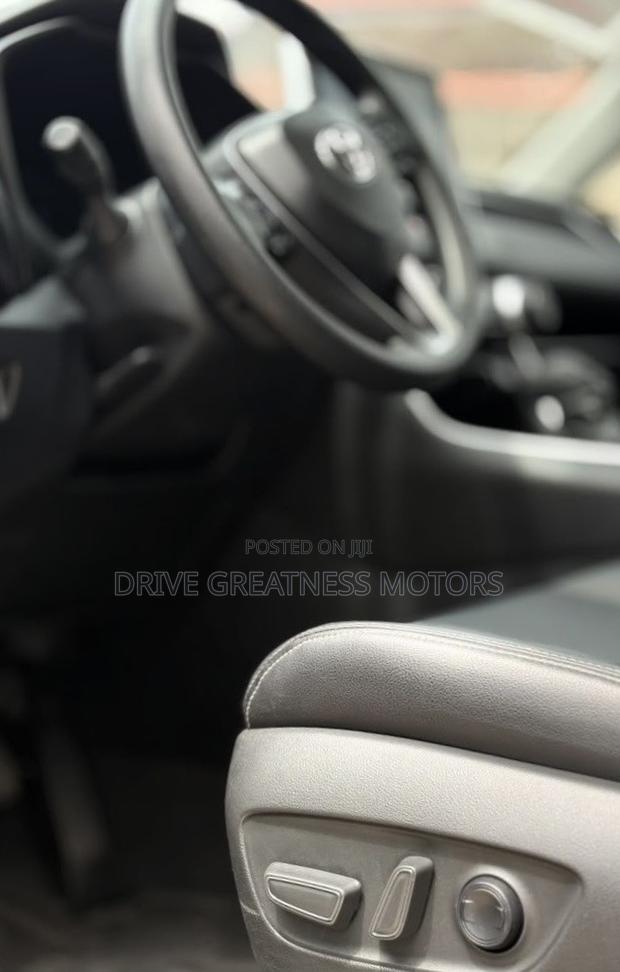 Toyota RAV4 XLE AWD 2023 White
