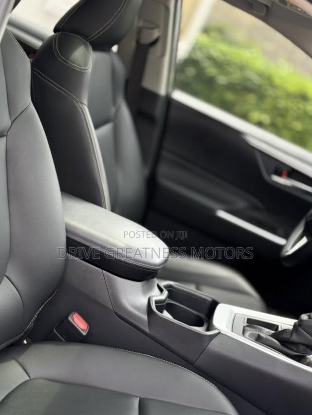 Toyota RAV4 XLE AWD 2023 White