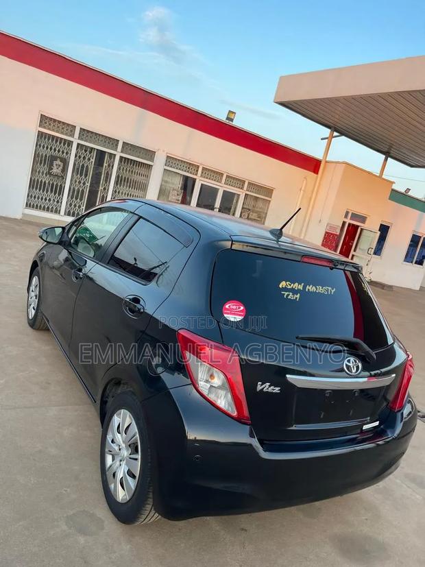 Toyota Vitz 1.3 FWD 5dr 2012 Black