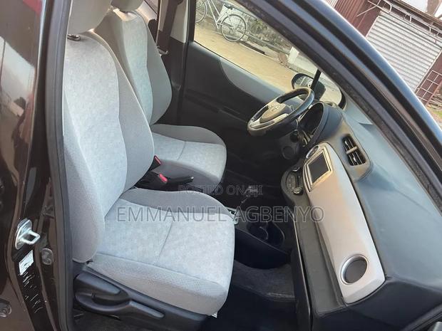 Toyota Vitz 1.3 FWD 5dr 2012 Black