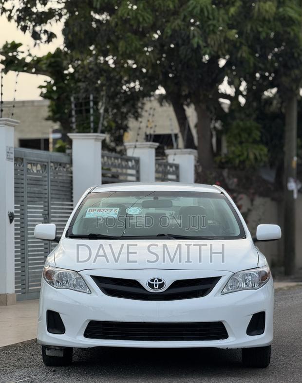 Toyota Corolla LE 4dr Sedan (1.8L 4cyl 4A) 2011 White