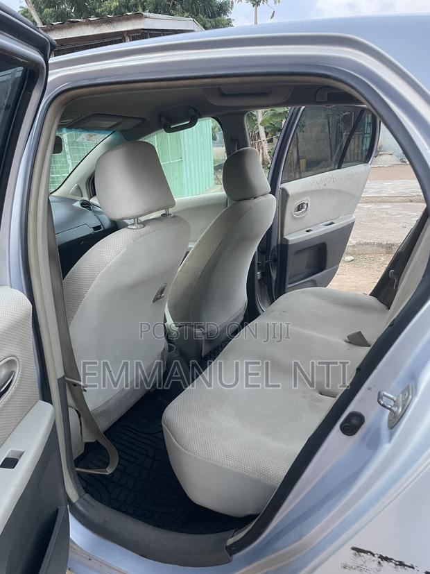 Toyota Vitz 2010 Silver