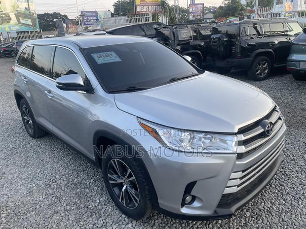 Toyota Highlander LE 2019 Silver