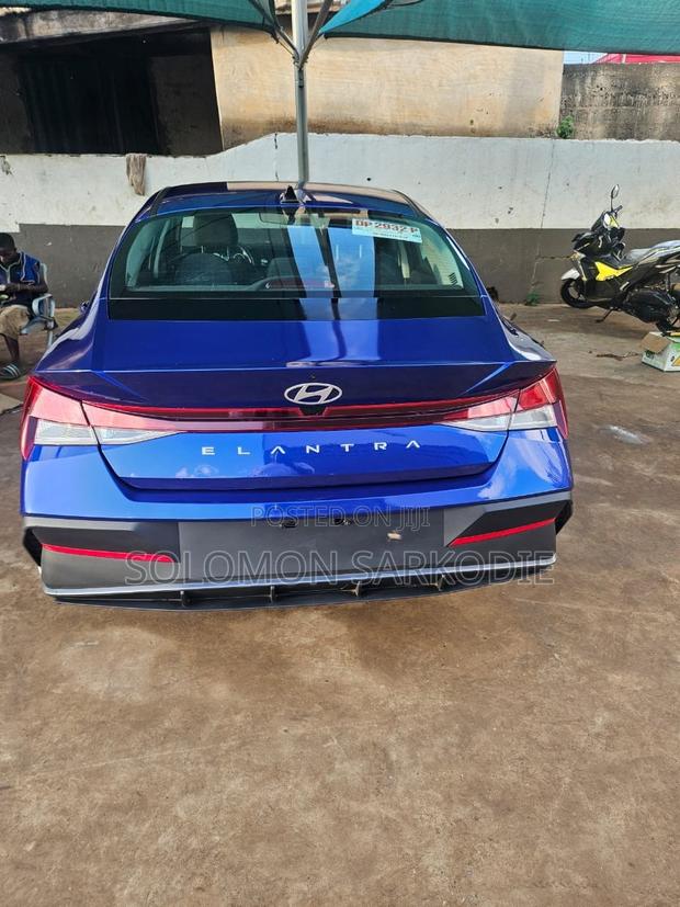 Hyundai Elantra 2024 Blue