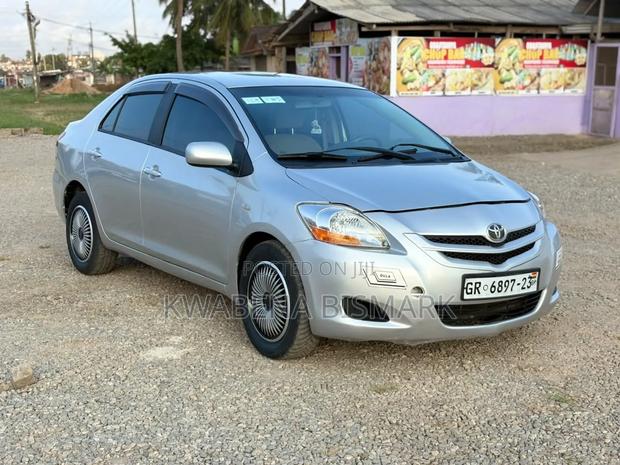 Toyota Belta 2010 Silver