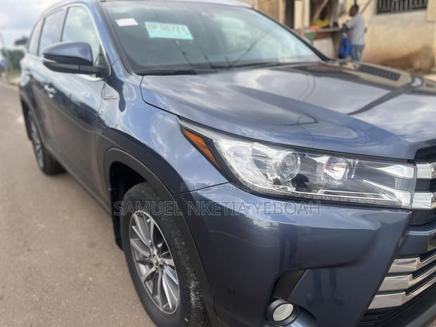 Toyota Highlander XLE 2019 Blue