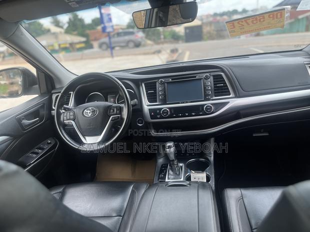 Toyota Highlander XLE 2019 Blue