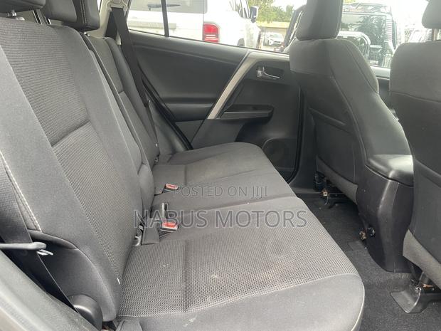 Toyota RAV4 XLE 4dr SUV AWD (2.5L 4cyl 6A) 2018 Gray