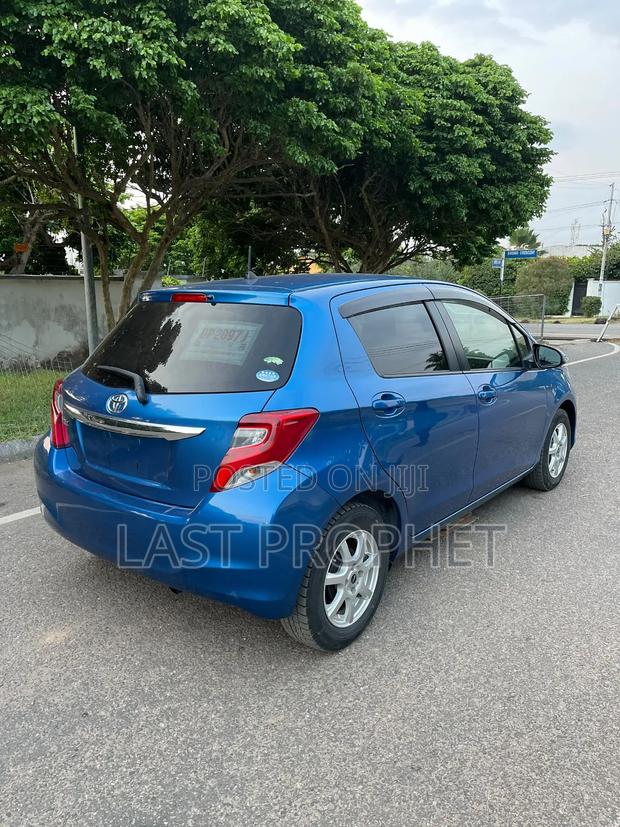 Toyota Vitz 1.3 FWD 5dr 2015 Blue