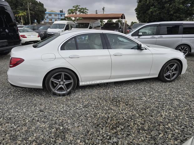 Mercedes-Benz E300 4Matic AWD Sedan (2.0L 4cyl 9A) 2017 White