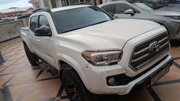 Toyota Tacoma 2017 White