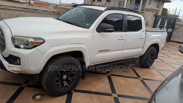 Toyota Tacoma 2017 White
