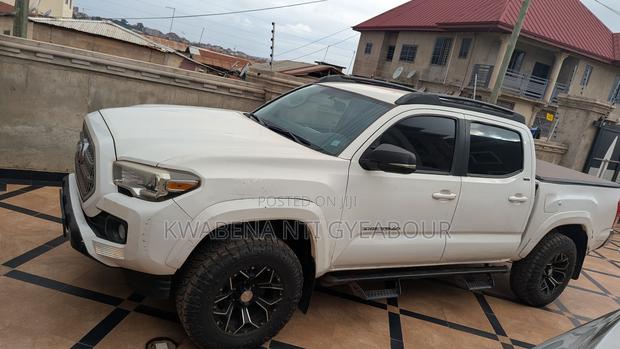 Toyota Tacoma 2017 White