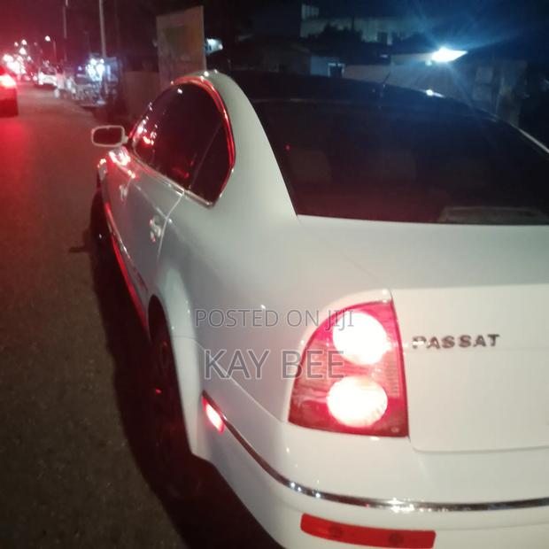 Volkswagen Passat 2003 White