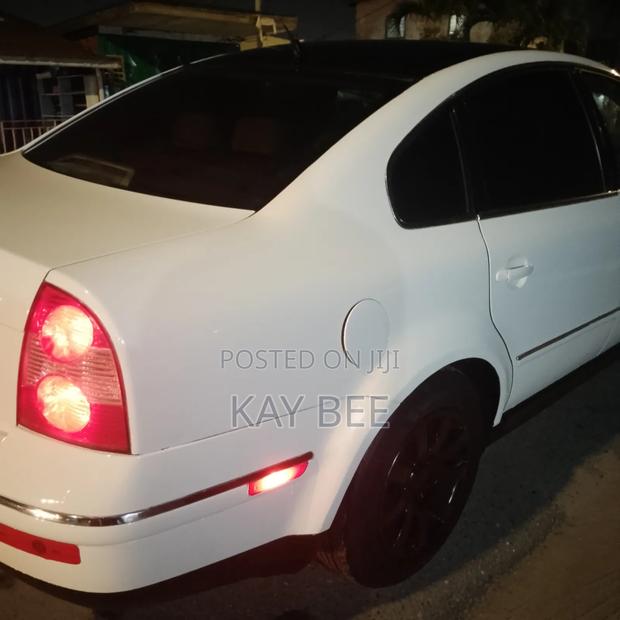 Volkswagen Passat 2003 White