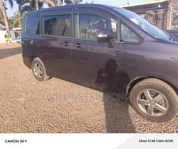 Toyota Voxy 2009 Brown