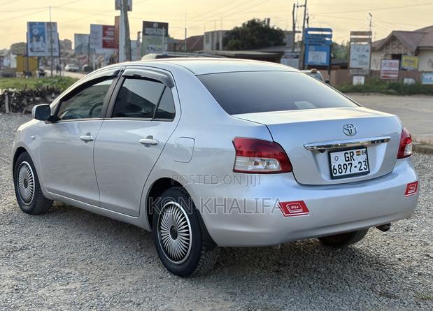 Toyota Belta 2010 Silver