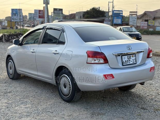 Toyota Belta 2010 Silver