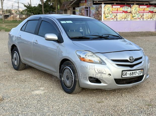Toyota Belta 2010 Silver
