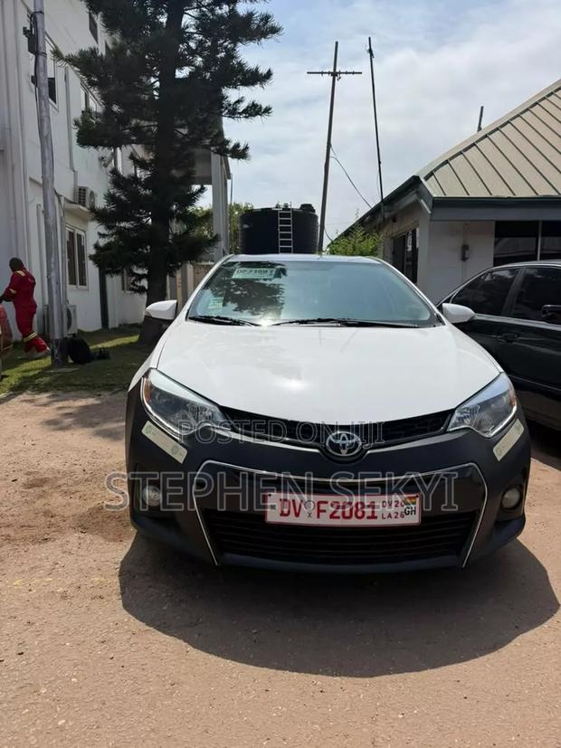 Toyota Corolla S 4dr Sedan (1.8L 4cyl CVT) 2016 White