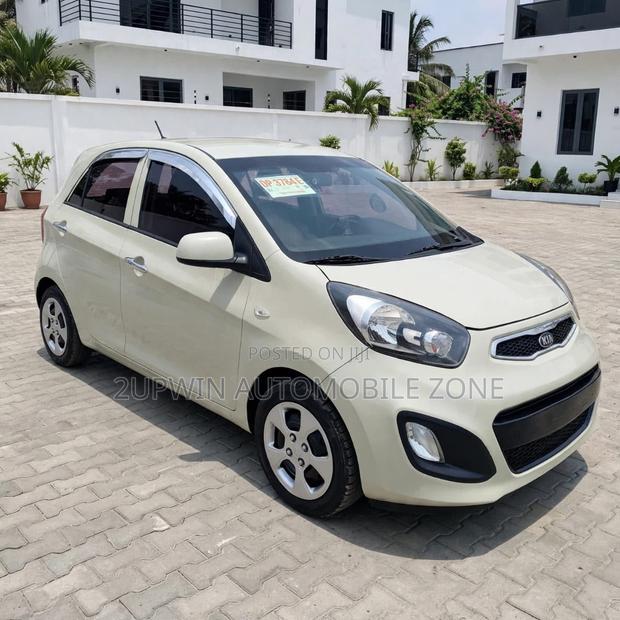 Toyota Vitz 2016