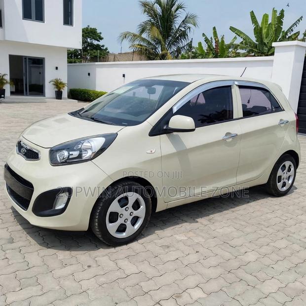 Toyota Vitz 2016