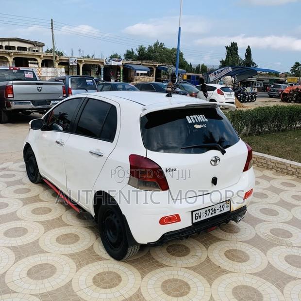 Toyota Vitz 2010 White