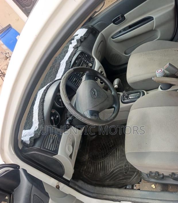 Toyota Vitz 2010 White
