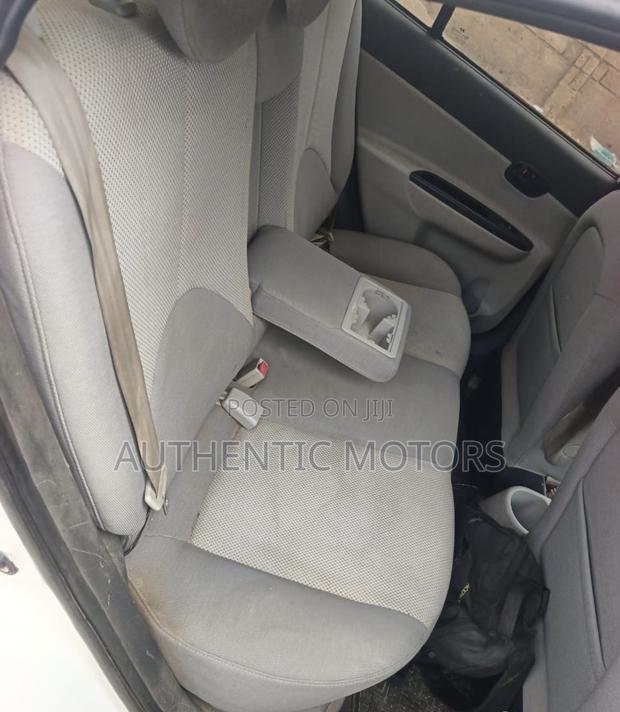 Toyota Vitz 2010 White