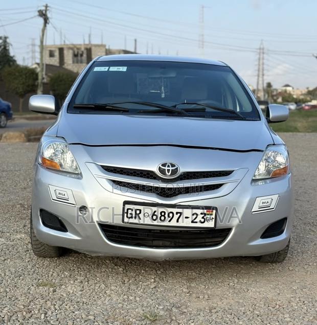 Toyota Belta 2010 Silver