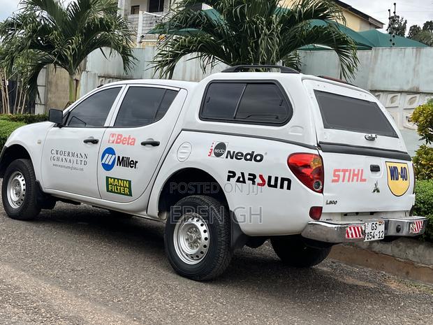 Mitsubishi L200 Double Cab 2.5 136hp 4WD 2012 White