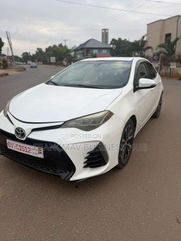 Toyota Corolla SE Special Edition 4dr Sedan (1.8L 4cyl CVT) 2017 Pearl