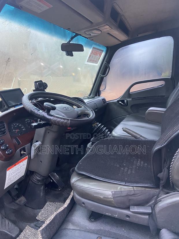 Hyundai Porter II 2011 White