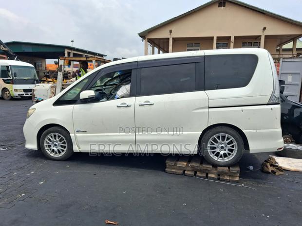 Nissan Serena 2012 White