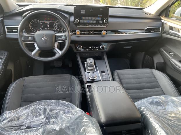 Mitsubishi Outlander SE 2023 White