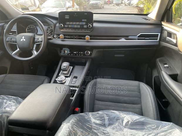 Mitsubishi Outlander SE 2023 White