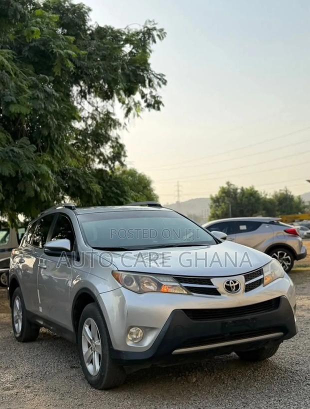 Toyota RAV4 XLE 4dr SUV (2.5L 4cyl 6A) 2015 Silver