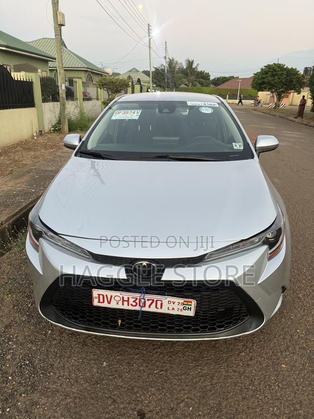 Toyota Corolla LE 2022 Silver