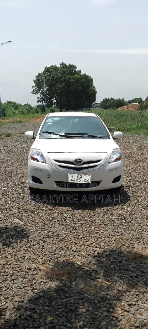 Toyota Yaris Base Hatchback 3dr 2010 White