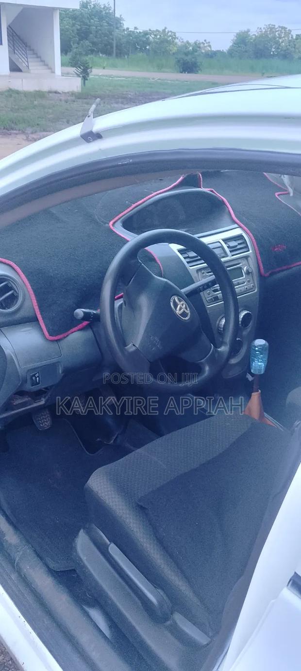 Toyota Yaris Base Hatchback 3dr 2010 White