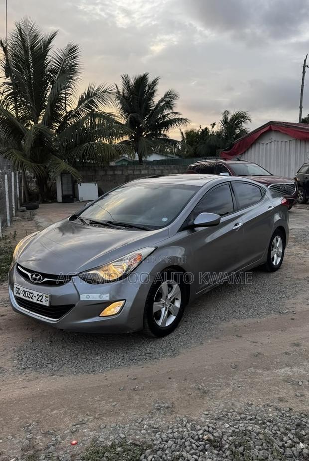 Hyundai Elantra Limited Sedan FWD (1.8L 4cyl 6A) 2013 Silver