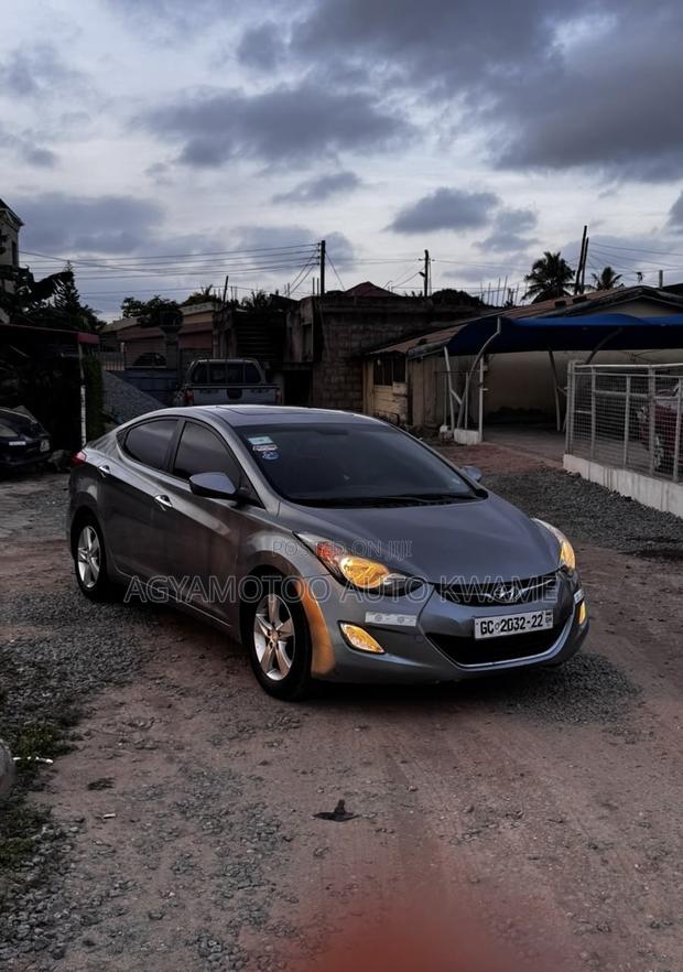 Hyundai Elantra Limited Sedan FWD (1.8L 4cyl 6A) 2013 Silver