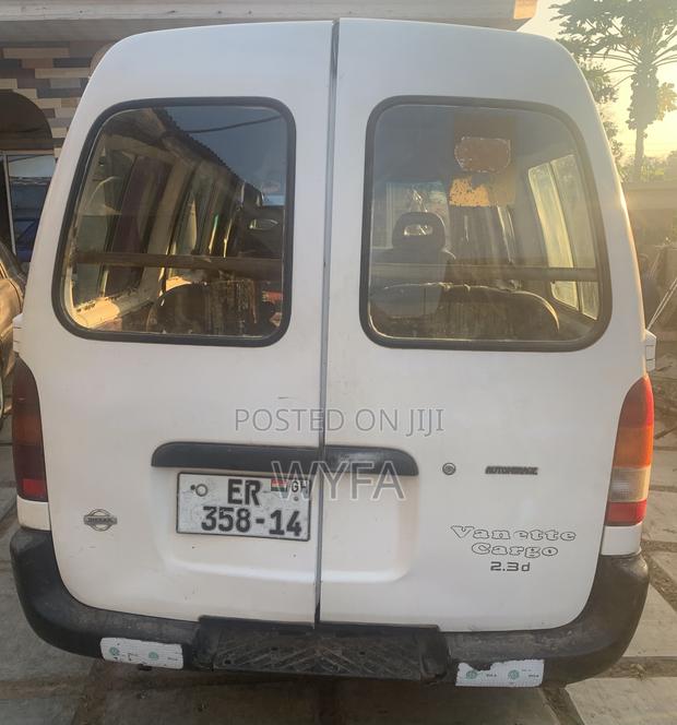 Nissan Serena 2000 White