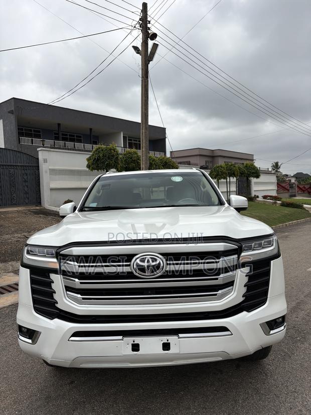 Toyota Land Cruiser 2017 White