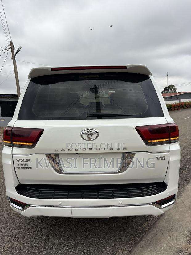 Toyota Land Cruiser 2017 White