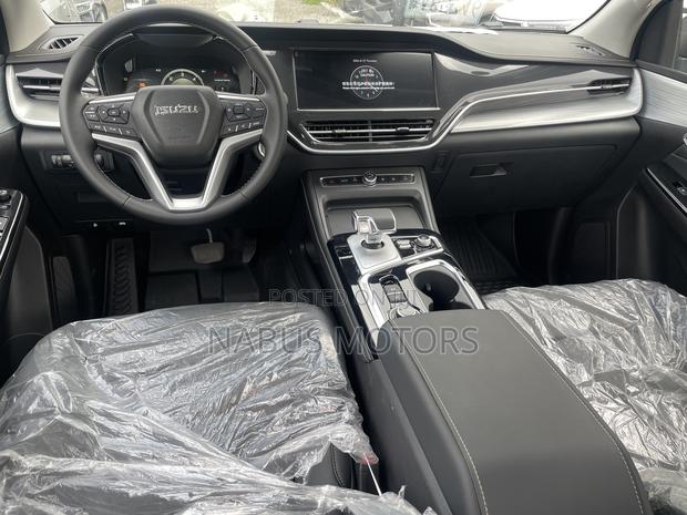 New Isuzu D-MAX 2026 White